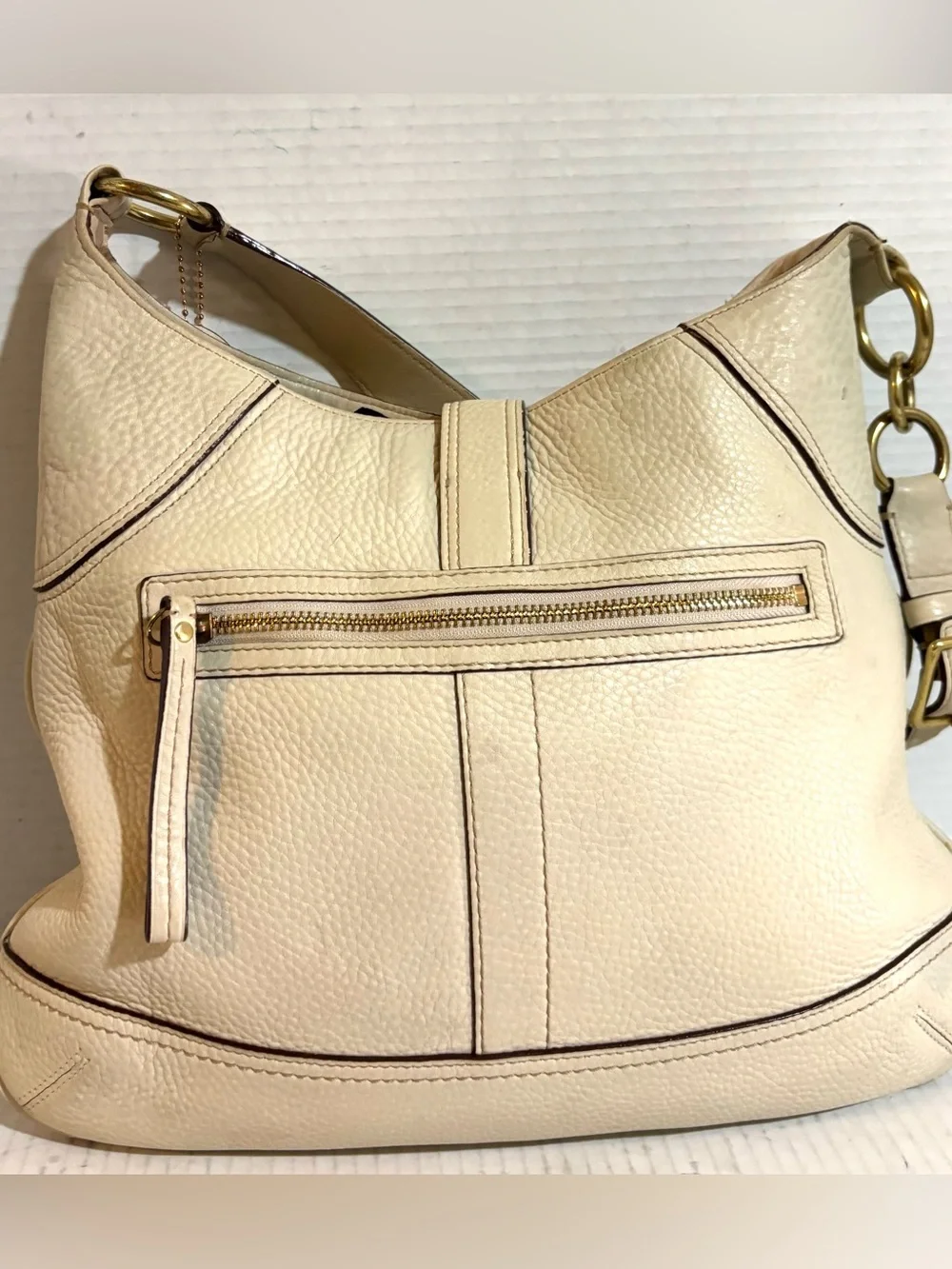 Coach vintage Cream Pebbled Leather Hobo bag with Brass Hardware